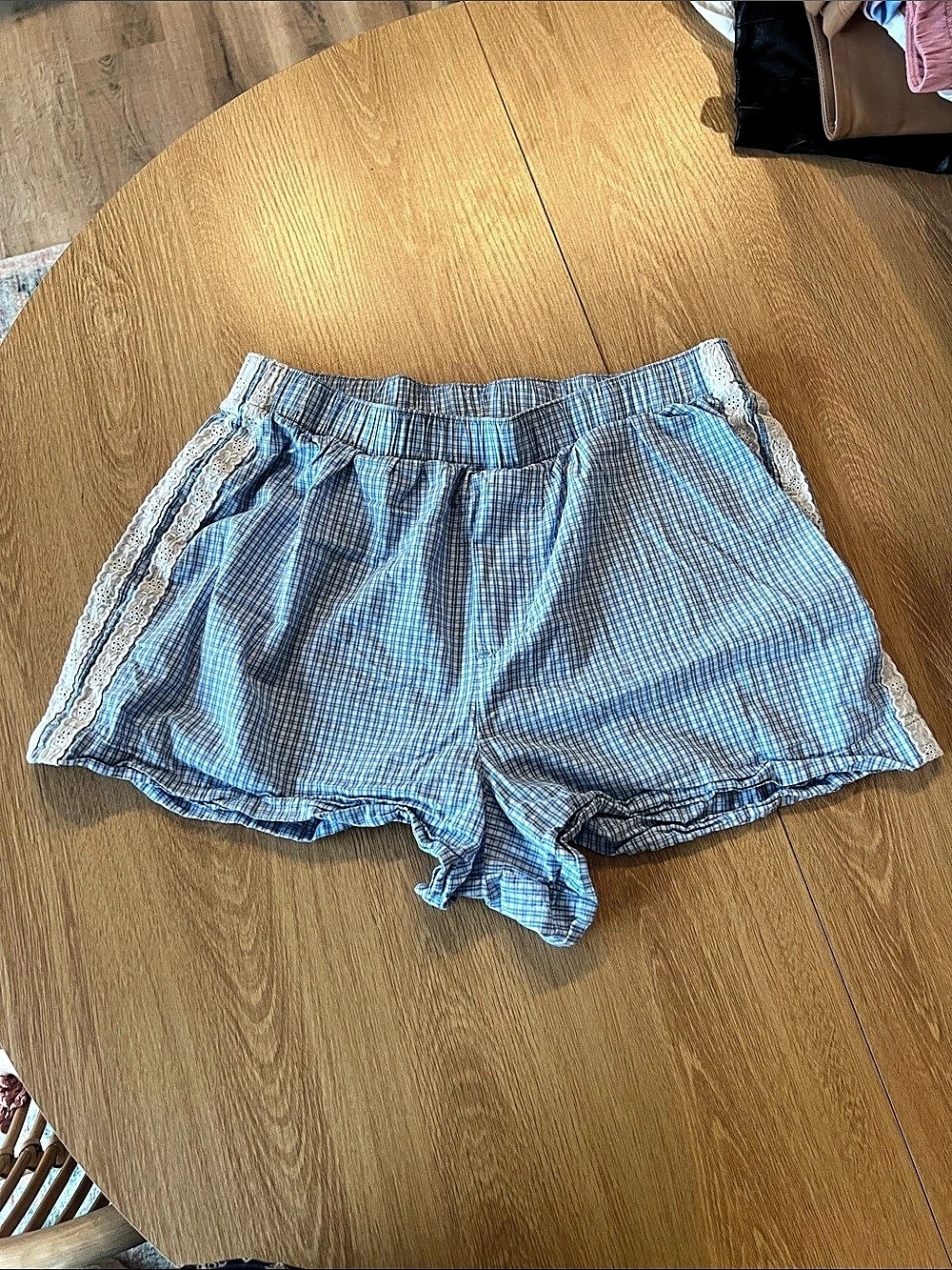 Old Navy Checkered Shorts in Blue & White Size Medium